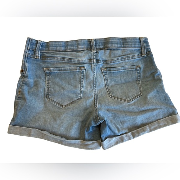 Isabel Maternity Light Blue Under Belly Midi Denim Shorts, Expandable Side Sz 4 - Picture 3 of 8